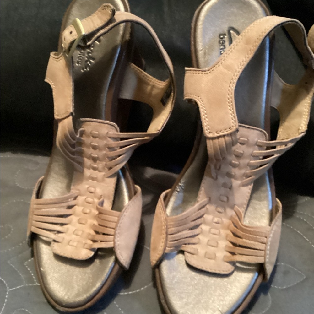 Clark’s ladies Bendables nutmeg brown leather sandals, size 6.5